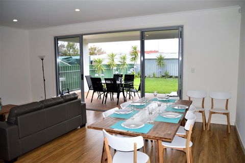 Eastern Breeze - eAccommodation 3