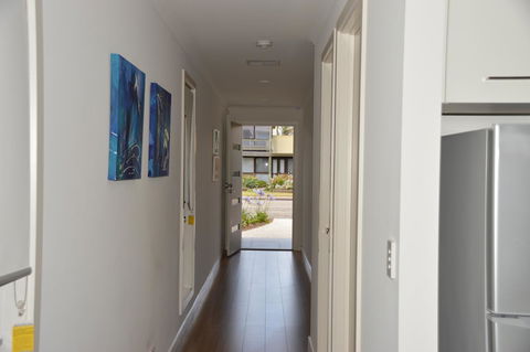 Eastern Breeze - eAccommodation 7