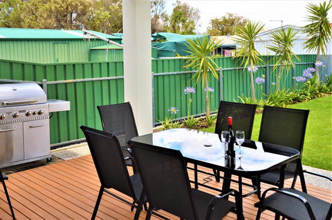 Eastern Breeze - eAccommodation 8