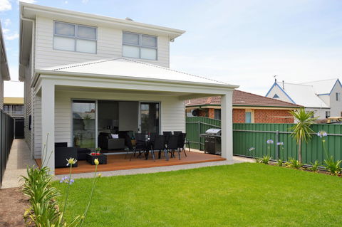 Eastern Breeze - eAccommodation 14