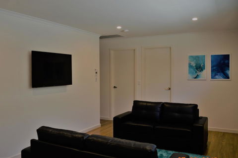 Eastern Breeze - eAccommodation 17