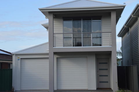 Eastern Breeze - eAccommodation 5