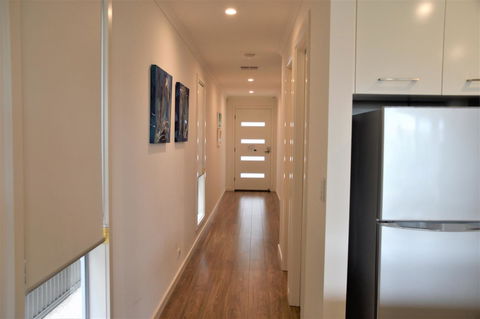 Eastern Breeze - eAccommodation 6