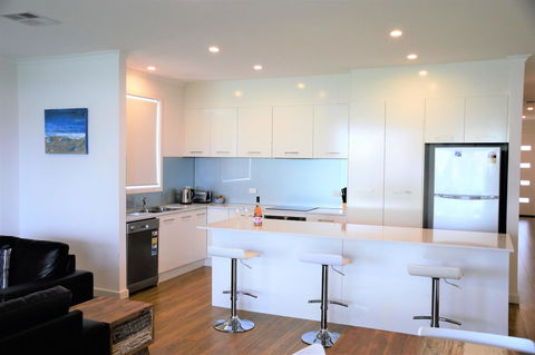 Eastern Breeze - eAccommodation 1