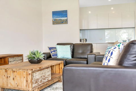 Eastern Breeze - eAccommodation 28