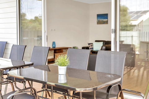Eastern Breeze - eAccommodation 27