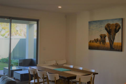 Eastern Breeze - eAccommodation 4