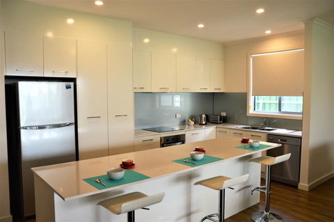 Eastern Breeze - eAccommodation 0