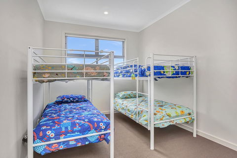 Eastern Breeze - eAccommodation 24