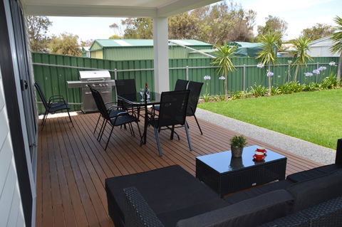 Eastern Breeze - eAccommodation 12
