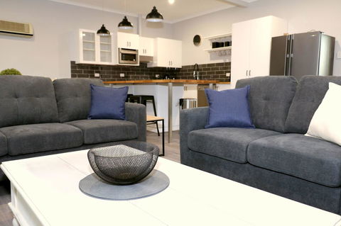 The Purple Door On Seaview - eAccommodation 8