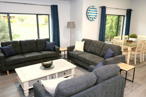 The Purple Door On Seaview - eAccommodation 6