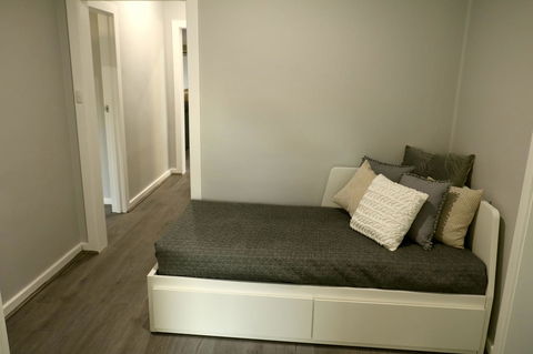 The Purple Door On Seaview - eAccommodation 9