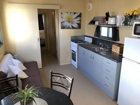 Rocks Retreat Cabin - Dolphin - eAccommodation 6