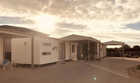 Rocks Retreat Cabin - Dolphin - eAccommodation 2