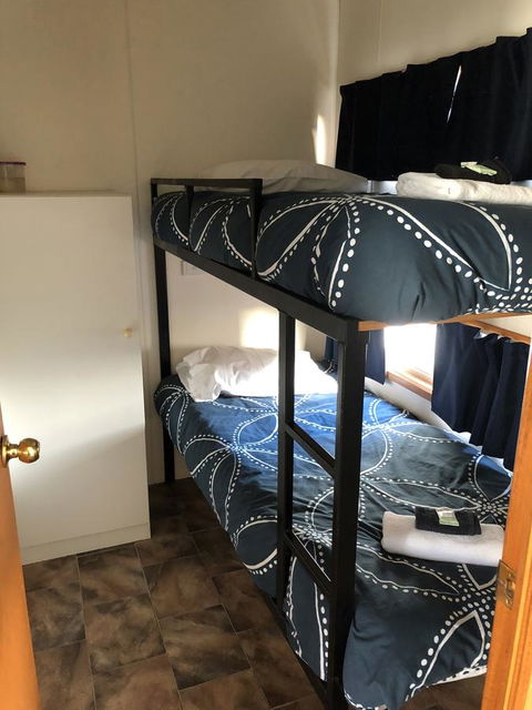 Rocks Retreat Cabin - Dolphin - eAccommodation 3