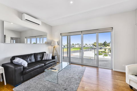 Aloha Waterfront Properties - eAccommodation 26