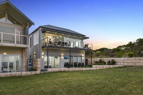 Aloha Waterfront Properties - eAccommodation 2