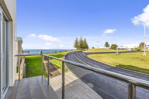 Aloha Waterfront Properties - eAccommodation 14