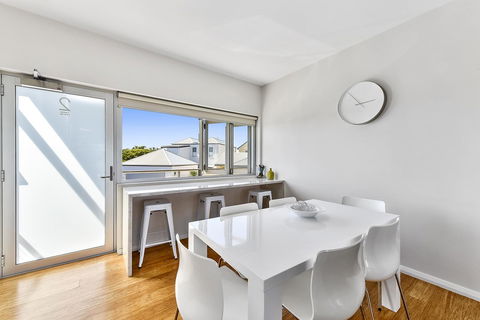 Aloha Waterfront Properties - eAccommodation 24