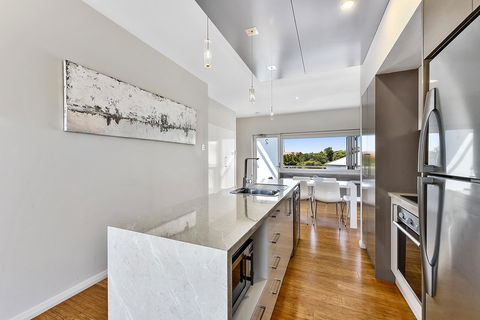 Aloha Waterfront Properties - eAccommodation 25