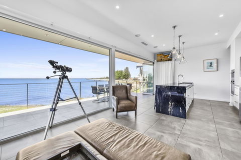 Aloha Waterfront Properties - eAccommodation 8