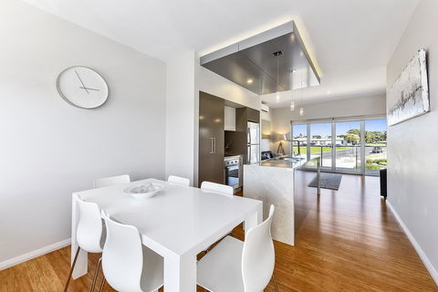 Aloha Waterfront Properties - eAccommodation 27