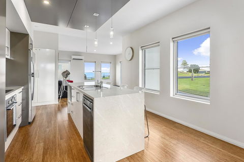 Aloha Waterfront Properties - eAccommodation 6