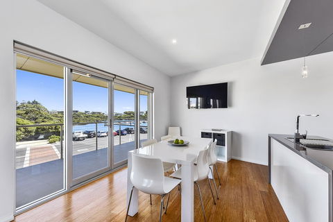 Aloha Waterfront Properties - eAccommodation 20