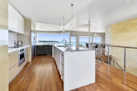 Aloha Waterfront Properties - eAccommodation 5