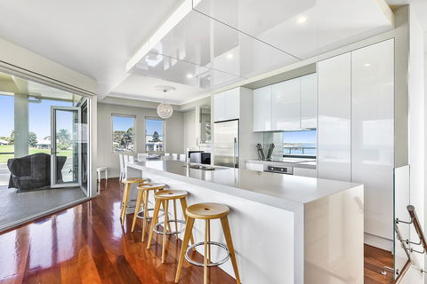 Aloha Waterfront Properties - eAccommodation 7