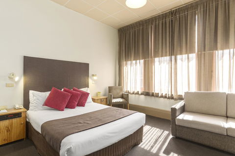 Adelaide Paringa - eAccommodation 2