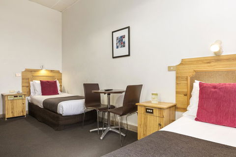 Adelaide Paringa - eAccommodation 11