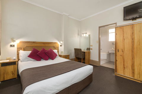 Adelaide Paringa - eAccommodation 9