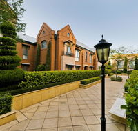 Majestic Old Lion Apartments - eAccommodation