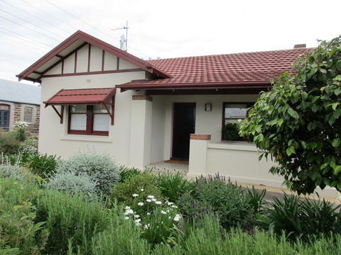 Mataro Cottage - eAccommodation 0