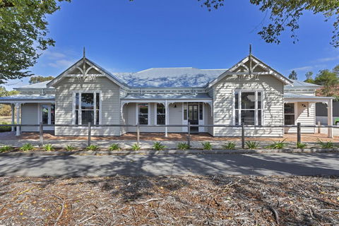 Grandview Accommodation - The Elm Tree Apartments - eAccommodation 30