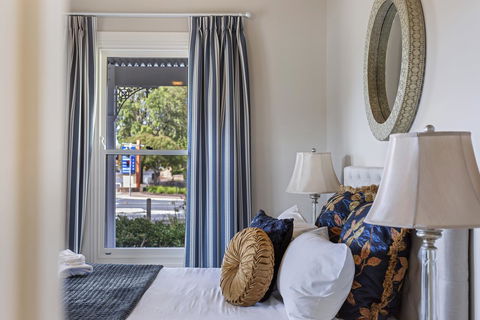 Grandview Accommodation - The Elm Tree Apartments - eAccommodation 11