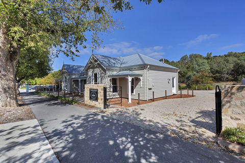 Grandview Accommodation - The Elm Tree Apartments - eAccommodation 31