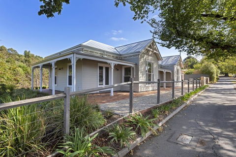 Grandview Accommodation - The Elm Tree Apartments - eAccommodation 29