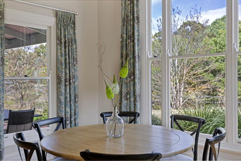Grandview Accommodation - The Elm Tree Apartments - eAccommodation 8