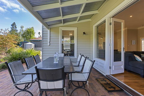 Grandview Accommodation - The Elm Tree Apartments - eAccommodation 27