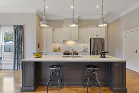 Grandview Accommodation - The Elm Tree Apartments - eAccommodation 13