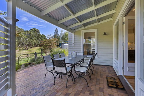 Grandview Accommodation - The Elm Tree Apartments - eAccommodation 5