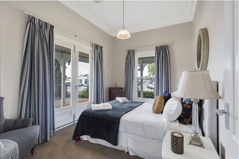 Grandview Accommodation - The Elm Tree Apartments - eAccommodation 10