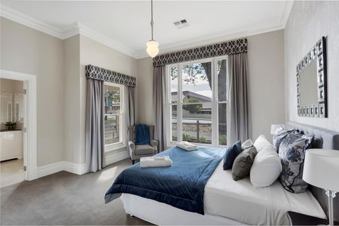 Grandview Accommodation - The Elm Tree Apartments - eAccommodation 2