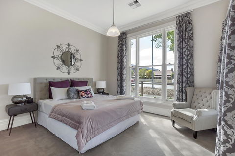 Grandview Accommodation - The Elm Tree Apartments - eAccommodation 9