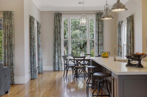 Grandview Accommodation - The Elm Tree Apartments - eAccommodation 3