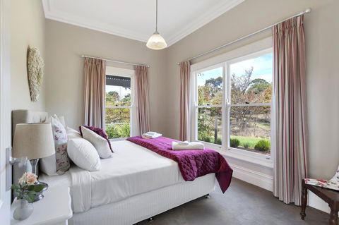 Grandview Accommodation - The Elm Tree Apartments - eAccommodation 12