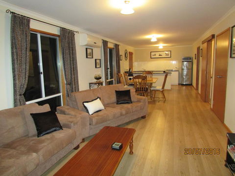 Lazy Days Cottage - Victor Harbor - eAccommodation 17
